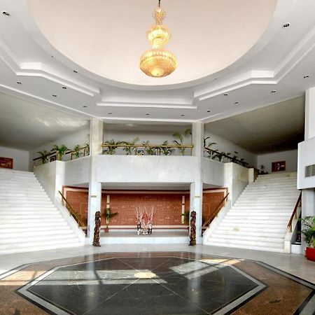 Hotel Raj Hans, Фаридабад Экстерьер фото