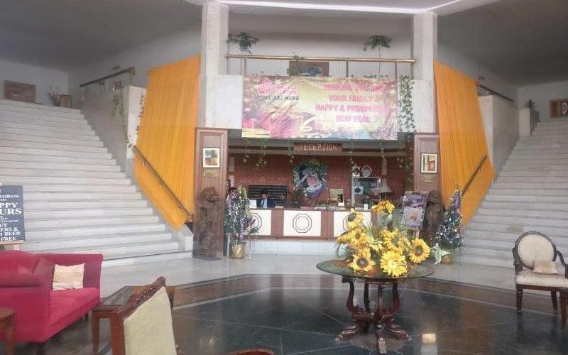Hotel Raj Hans, Фаридабад Экстерьер фото