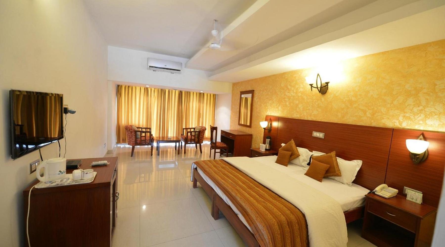 Hotel Raj Hans, Фаридабад Экстерьер фото